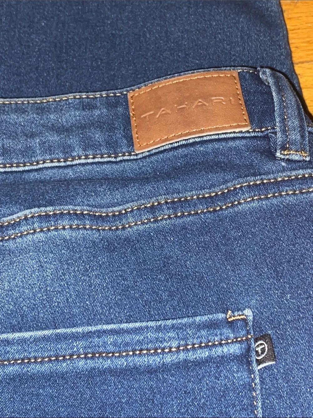 TAHARI Women’s Dark Blue Women’s Jeans Sz 20W 20”W x 27” Inseam